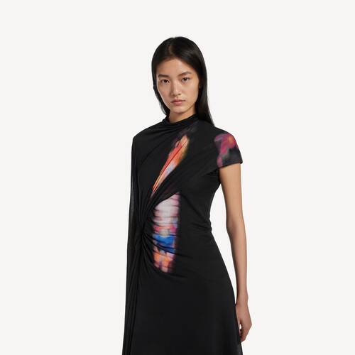 stained glass drapiertes cape-kleid