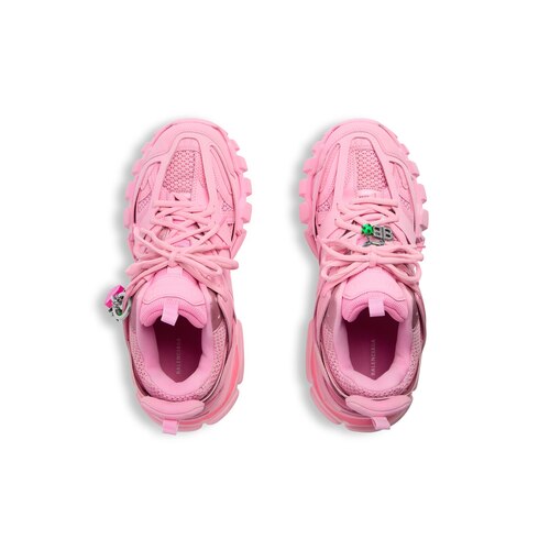 sneaker track con charm