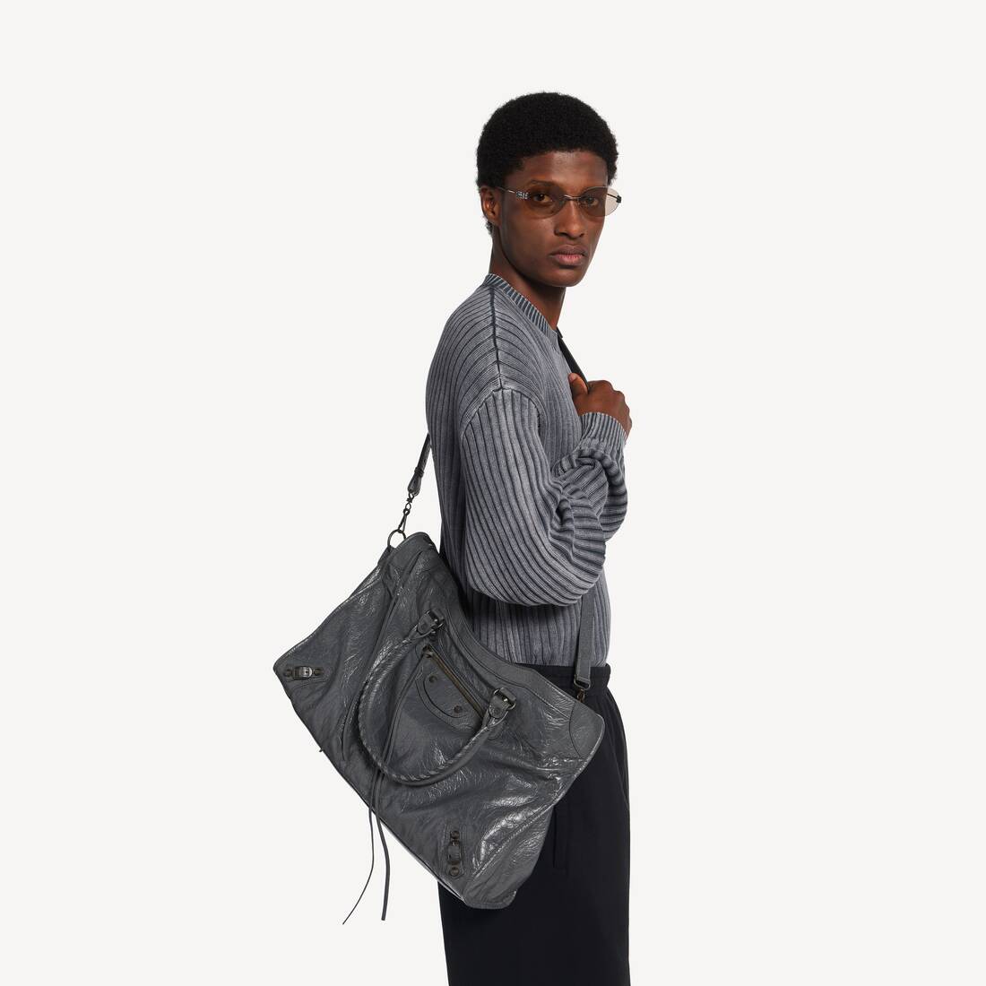 Le City Bag Large in Volcanic Rock | Balenciaga Netherlands EN - Image 7