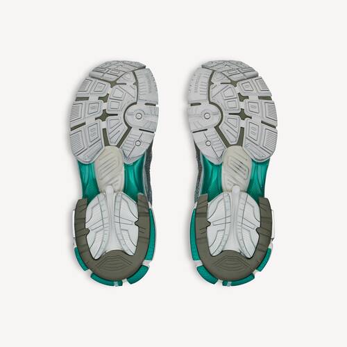 runner gradient sneaker