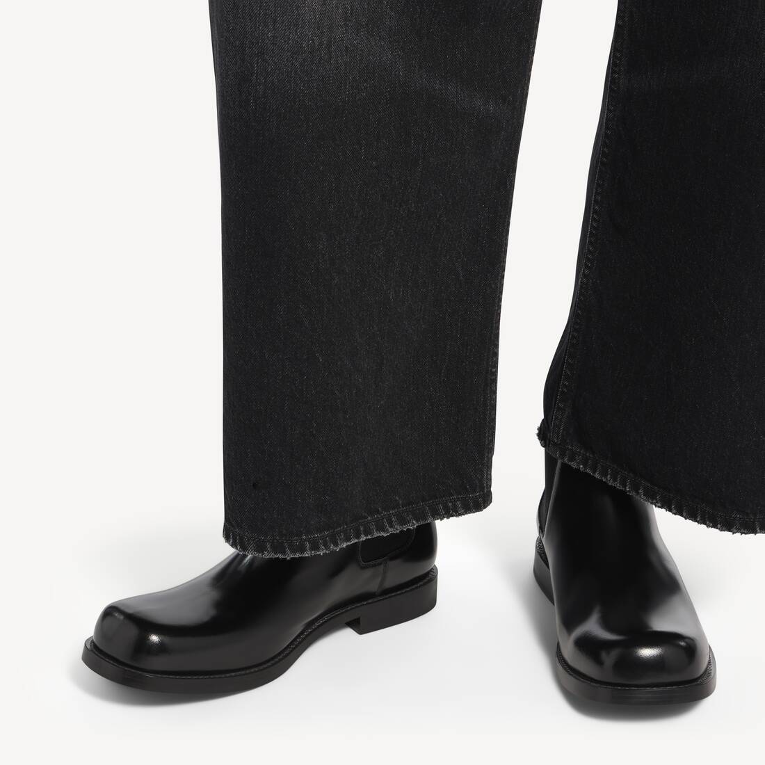 Men's Comfy Chelsea Bootie in Black | Balenciaga Zimbabwe EN - Image 6