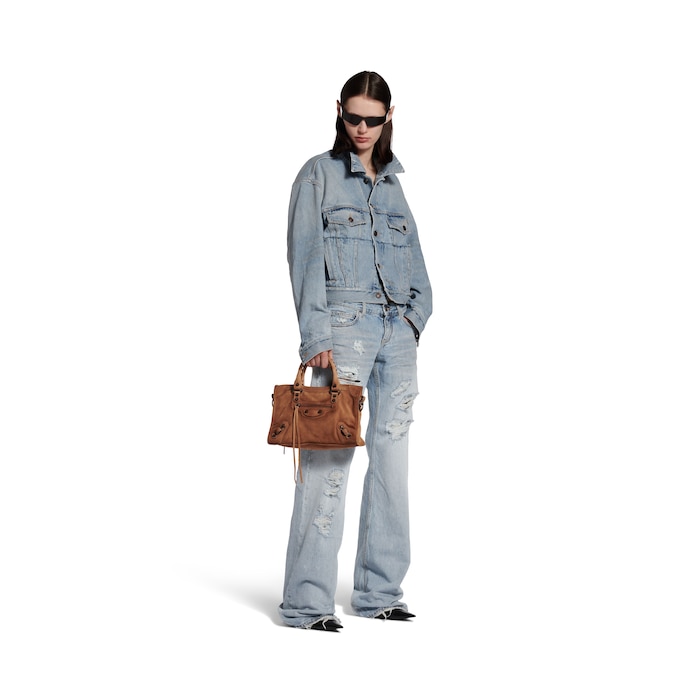 fitted low-waist pants