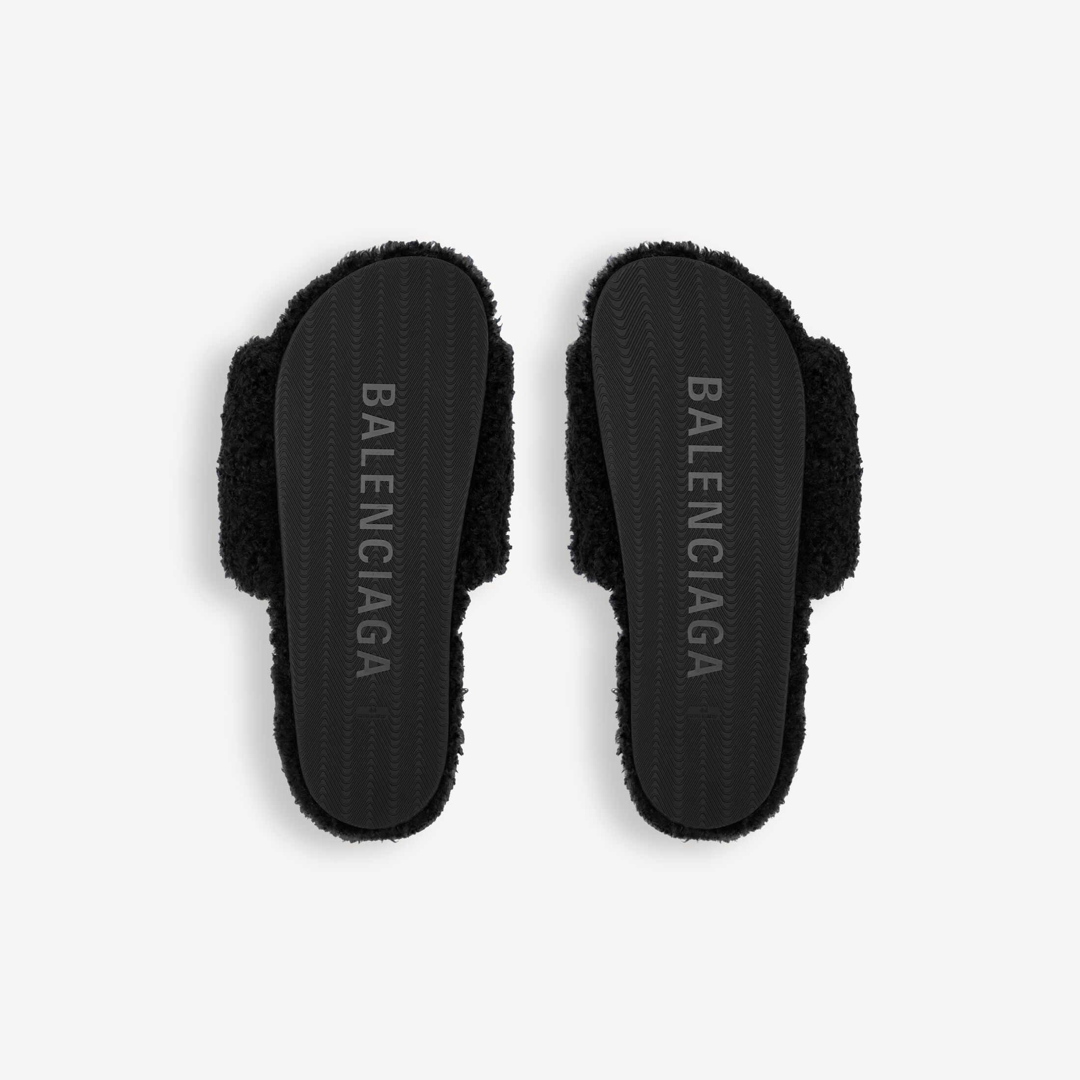 발렌시아가 남성 퍼리 오픈 뮬 블랙/화이트/레드 654747W14C21096