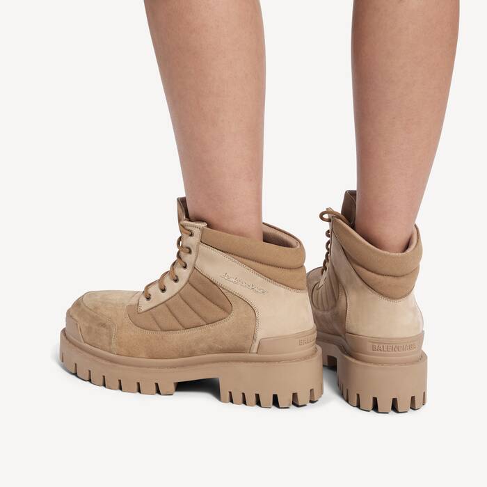Combat Strike Niedrige Stiefel f&uuml;r Damen in Sand - Damen | Balenciaga Deutschland DE - Image 3