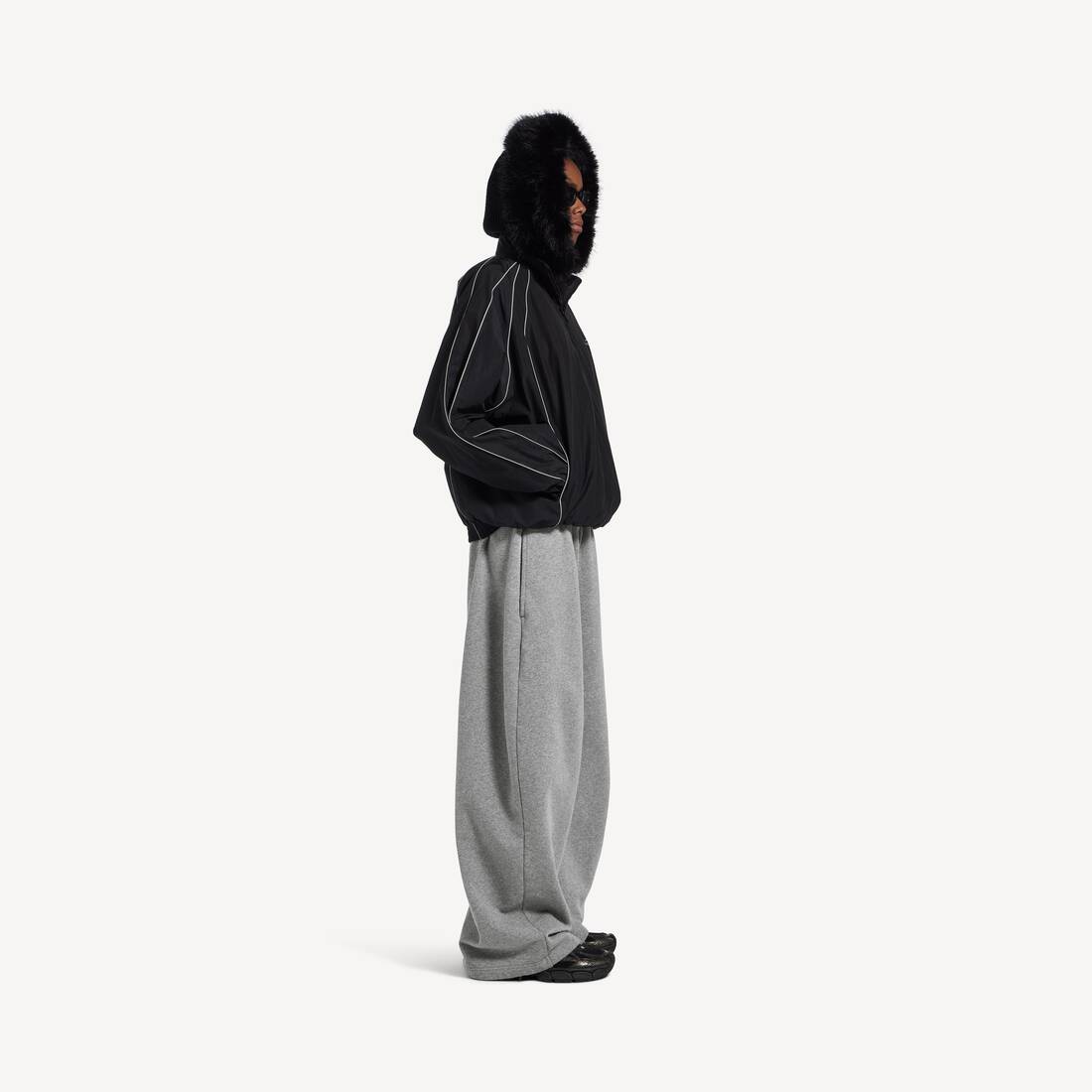 Women's Barrel Sweatpants in Dark Heather Grey | Balenciaga Cyprus EN - Image 3