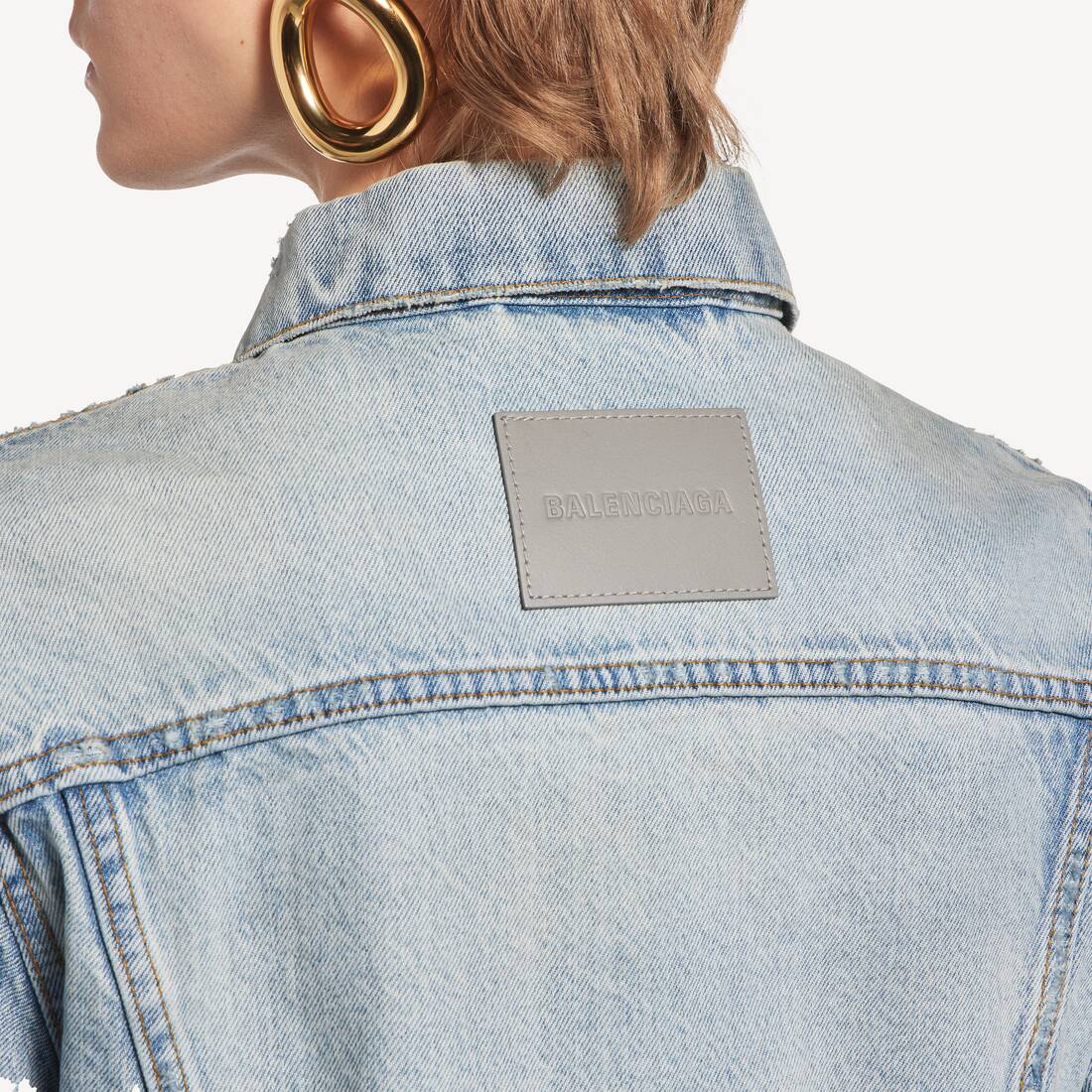 Veste Courte Incurv&eacute;e pour Femme en Bleu Clair D&eacute;lav&eacute; | Balenciaga Belgique FR - Image 6