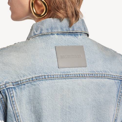 veste courte incurv&eacute;e
