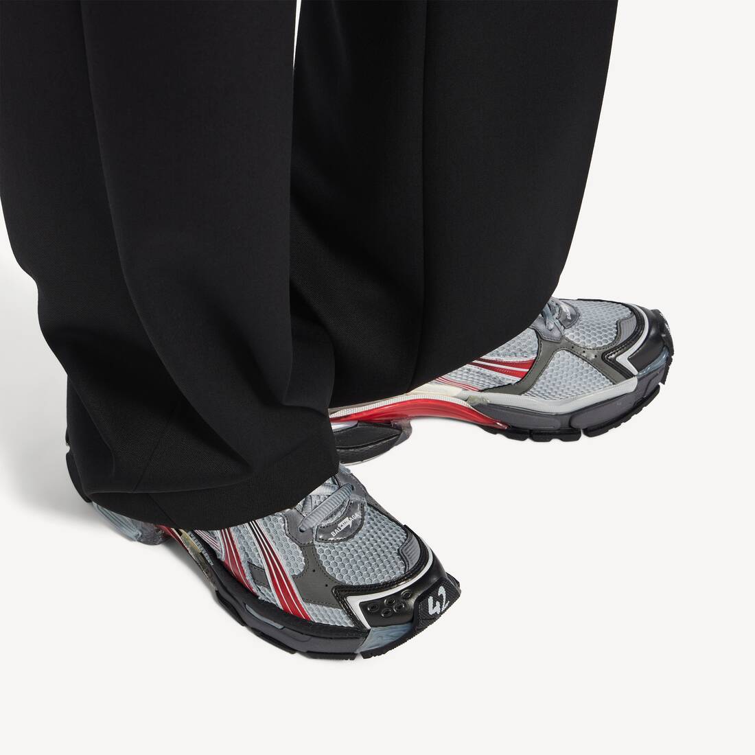 남성 러너 그래디언트 스니커즈 그레이/레드/블랙 | 발렌시아가 대한민국 KO - Image 6