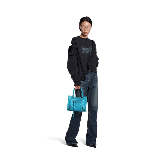 まもなく終了‼️確実本物⭐️正規店購入⭐️バレンシアガ⭐️カバス⭐️ポーチ付⭐️トートバック BALENCIAGA のバッグは、単なるファッションアイテムではない