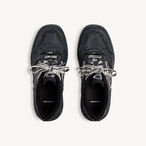 hamptons worn-out trainers