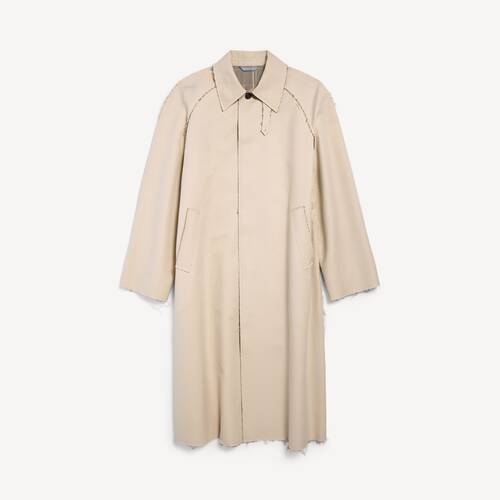 abrigo corto con bordes sin rematar