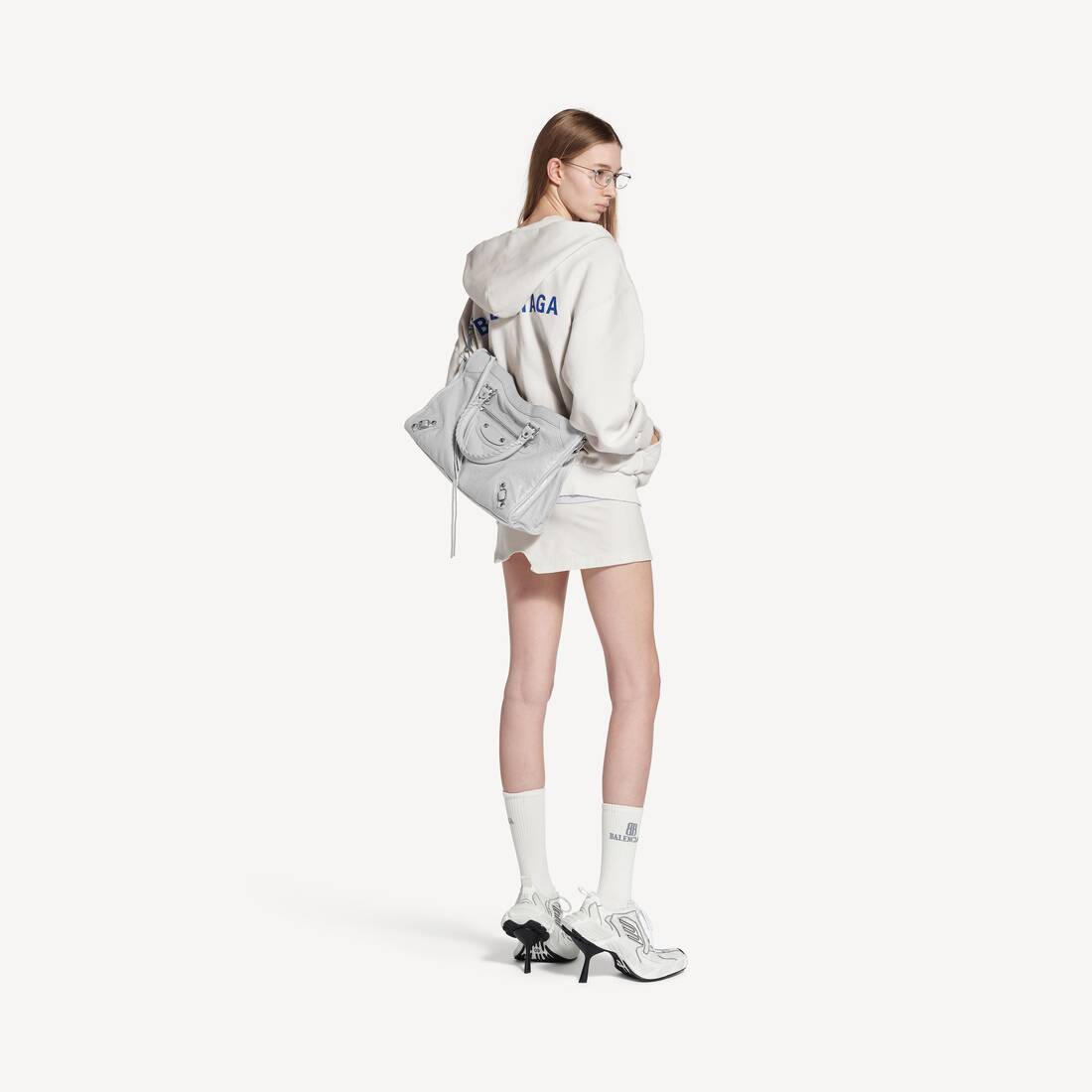 Women's Le City Bag Medium in Light Grey | Balenciaga Taiwan Region EN - Image 9