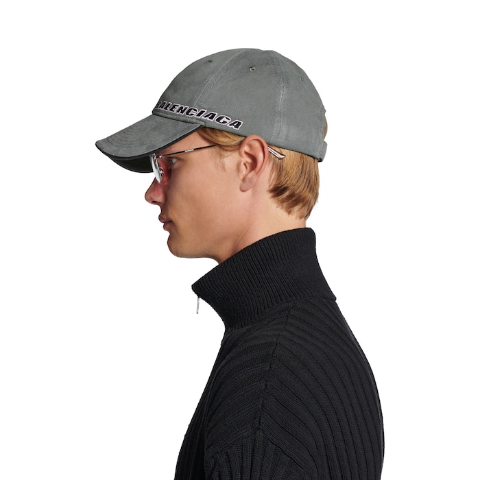 gorra tilted typo