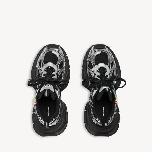 3xl sneaker with charms