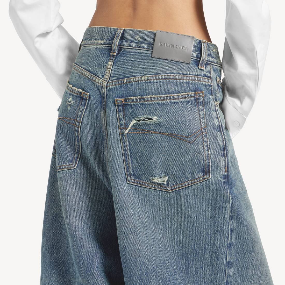 Women's Low Crotch Baggy Jeans in Dirty Vintage Blue | Balenciaga Taiwan Region EN - Image 6