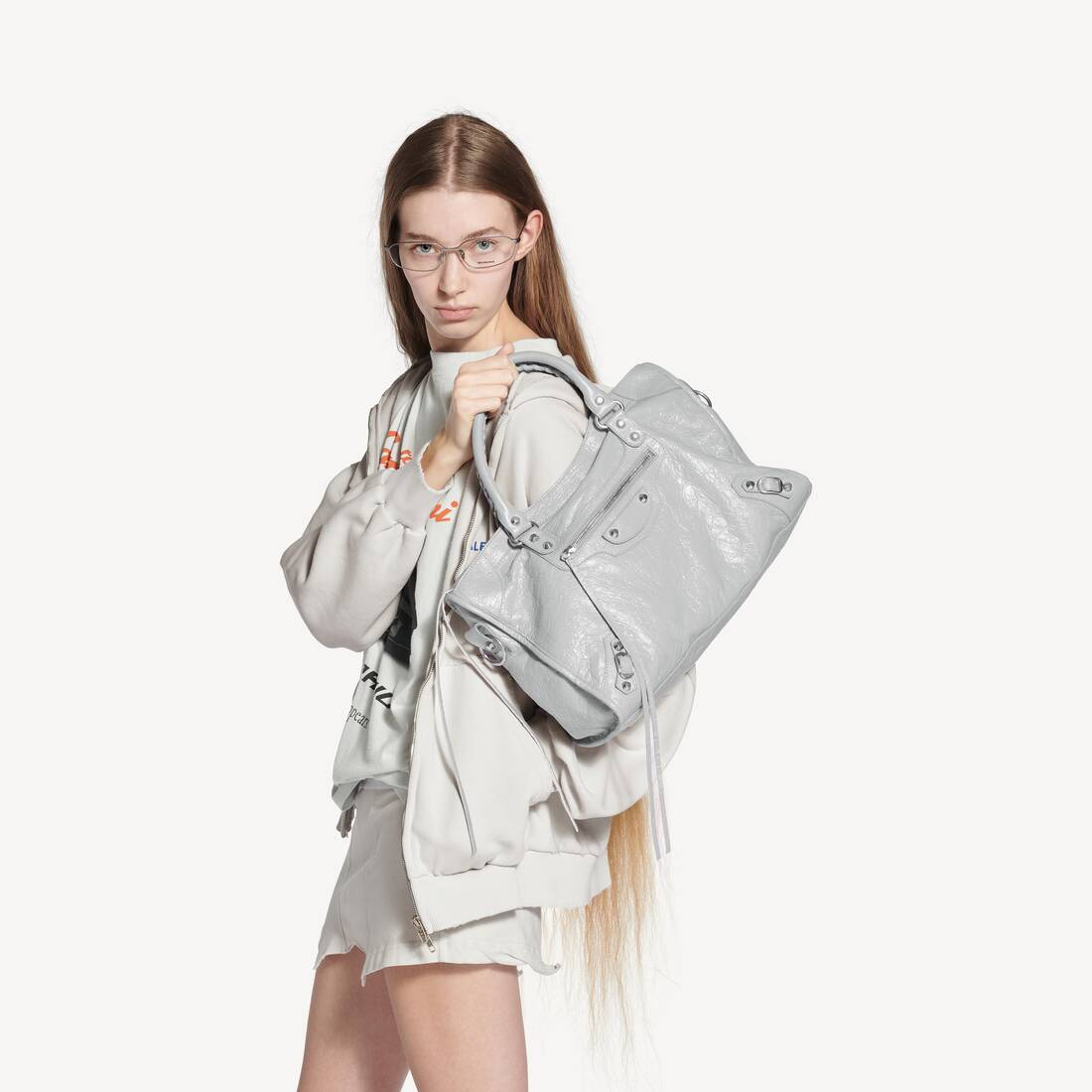 Women's Le City Bag Medium in Light Grey | Balenciaga Taiwan Region EN - Image 8