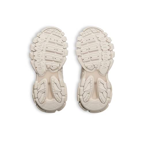 track signature sneaker