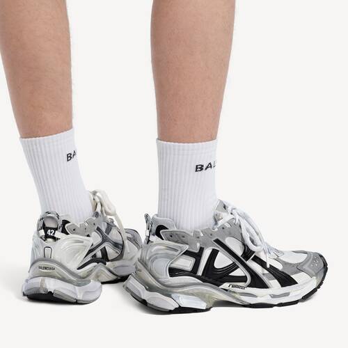 runner sneaker