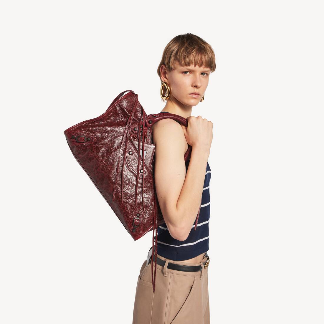 Women's Le City Bag Medium in Berry Red | Balenciaga Canada EN - Image 8