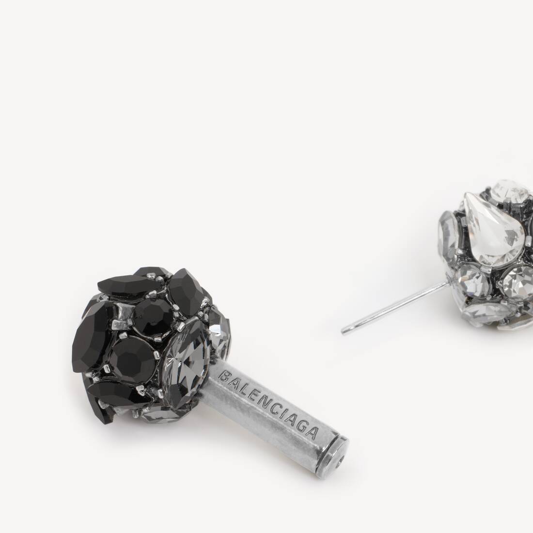 Boucles D&rsquo;oreilles Tige Atom pour Femme en Noir/cristal/ruth&eacute;nium Fonc&eacute; | Balenciaga Belgique FR - Image 3