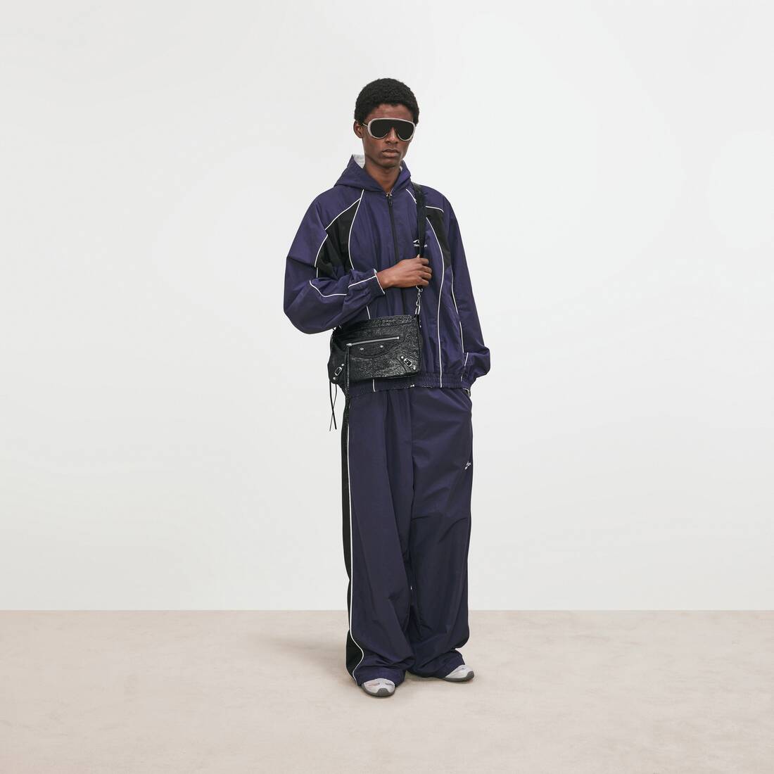 Men's Le City Moto Bag Small in Black | Balenciaga Republic Of Korea EN - Image 7
