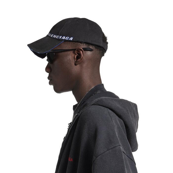 casquette tilted typo