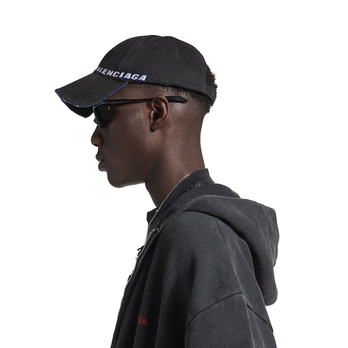 gorra tilted typo
