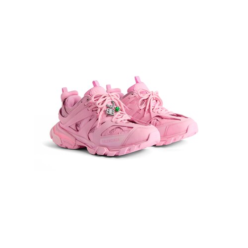 sneaker track con charm