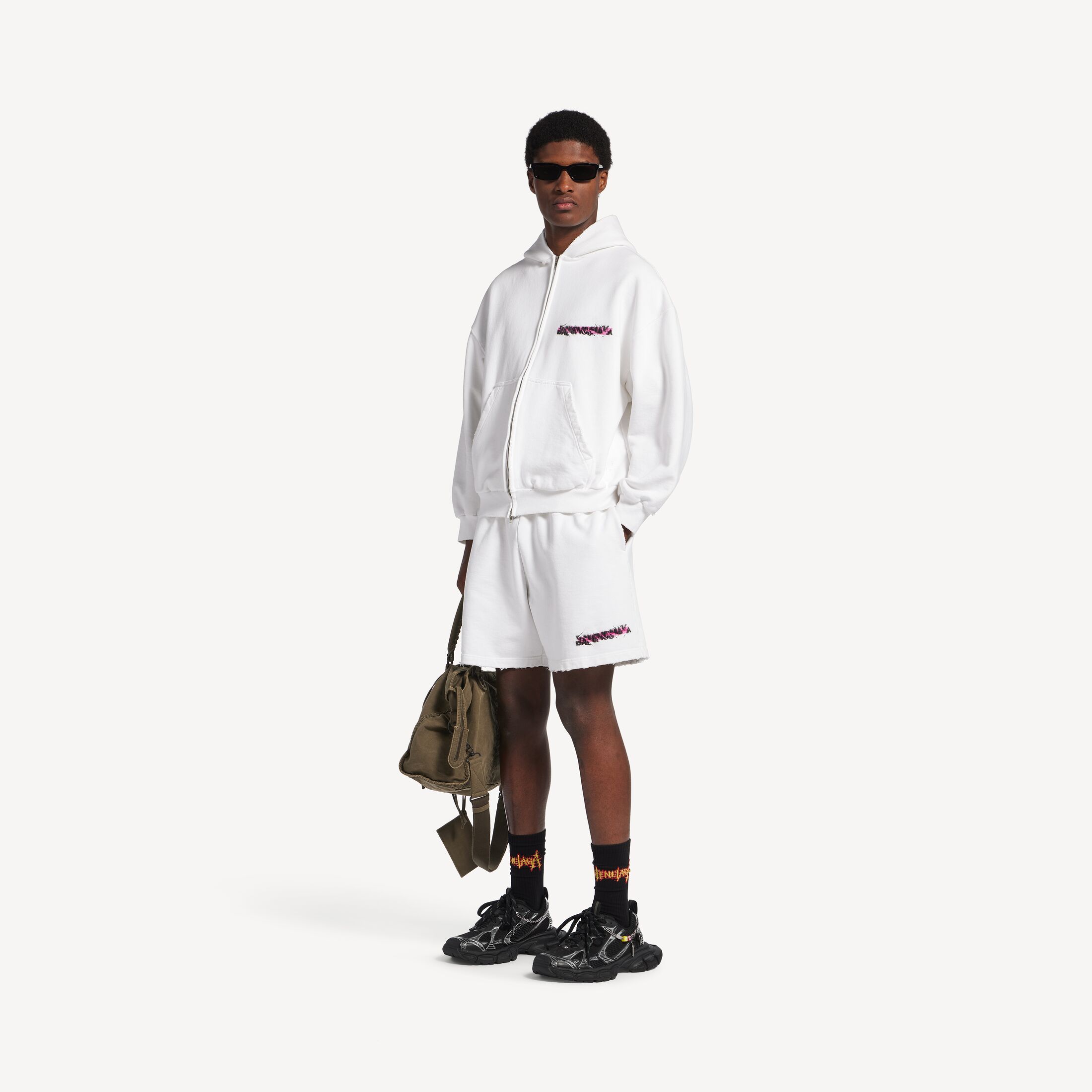 발렌시아가 남성 3XL 참 장식 스니커즈 블랙/실버 734734W3XCN1000