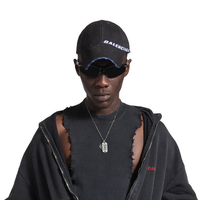 casquette tilted typo