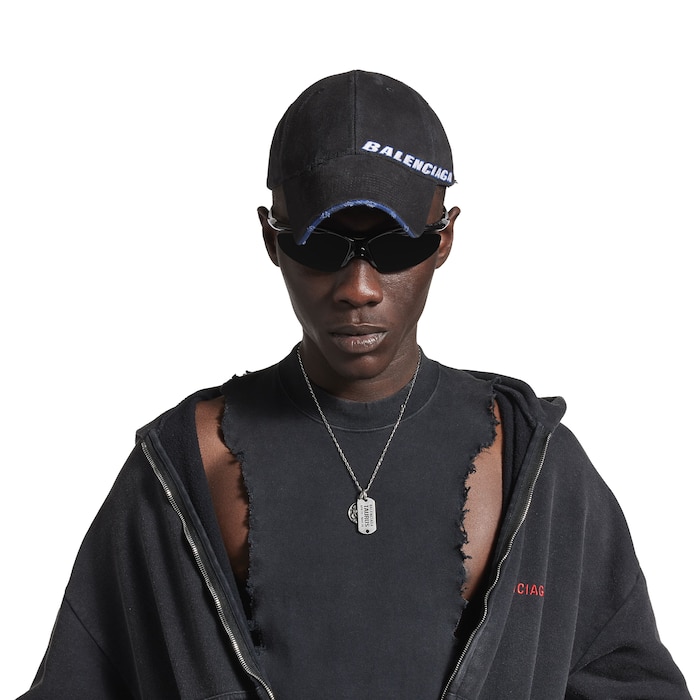gorra tilted typo