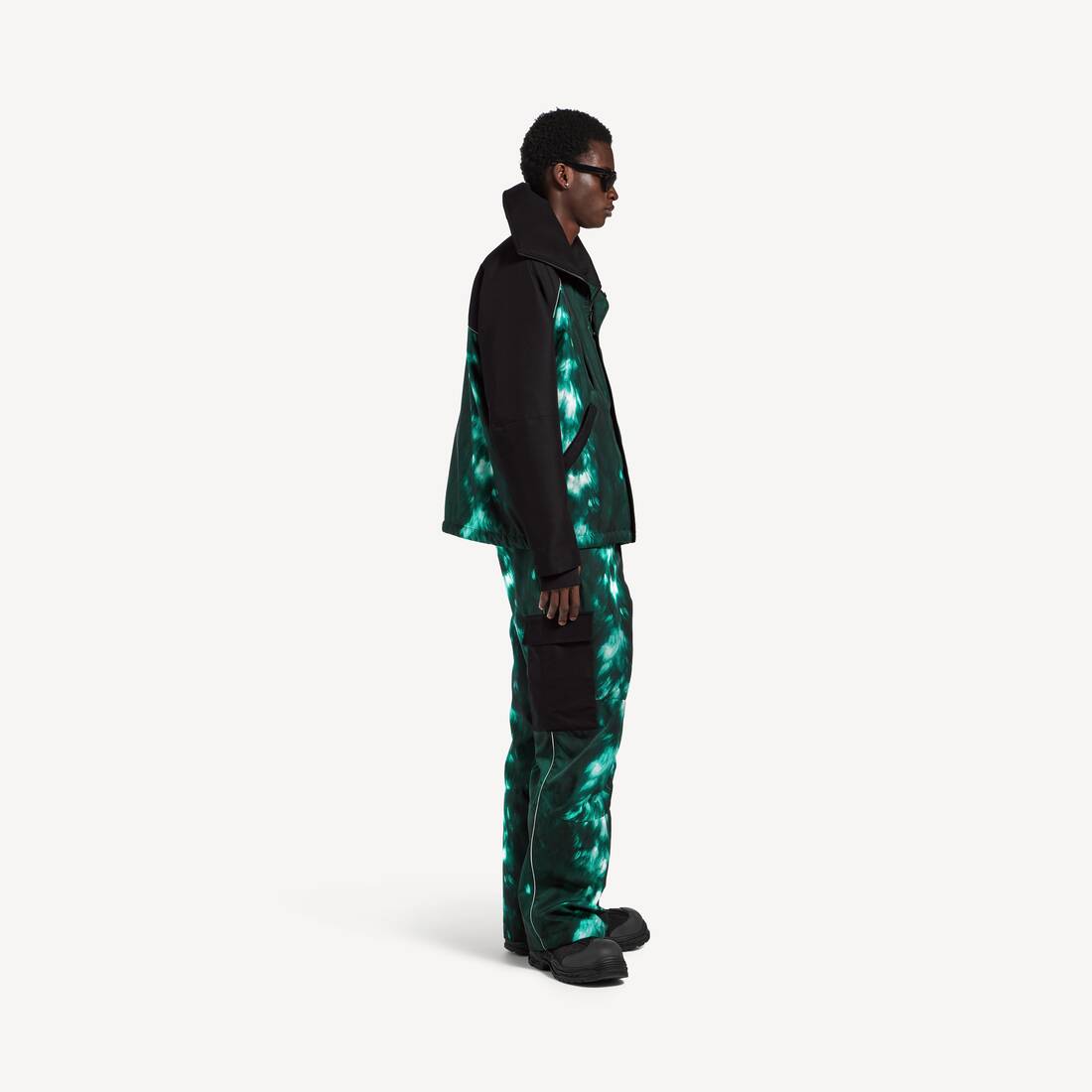 Men's Bodies Technical Cargo Trousers in Dark Green | Balenciaga United Kingdom EN - Image 3