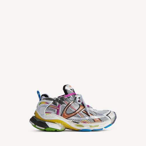 runner sneaker