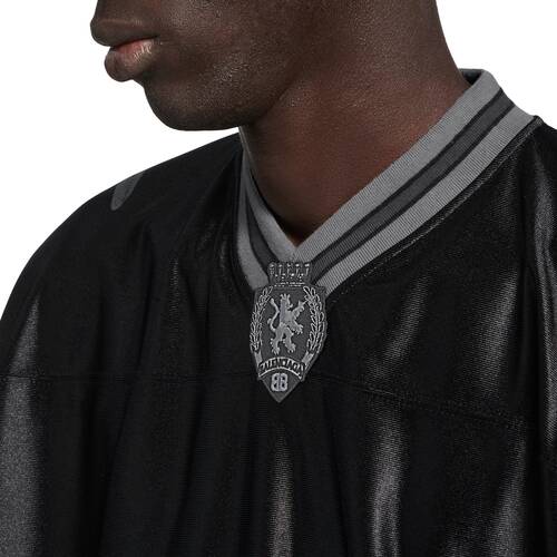 3b football v-neck t-shirt oversized