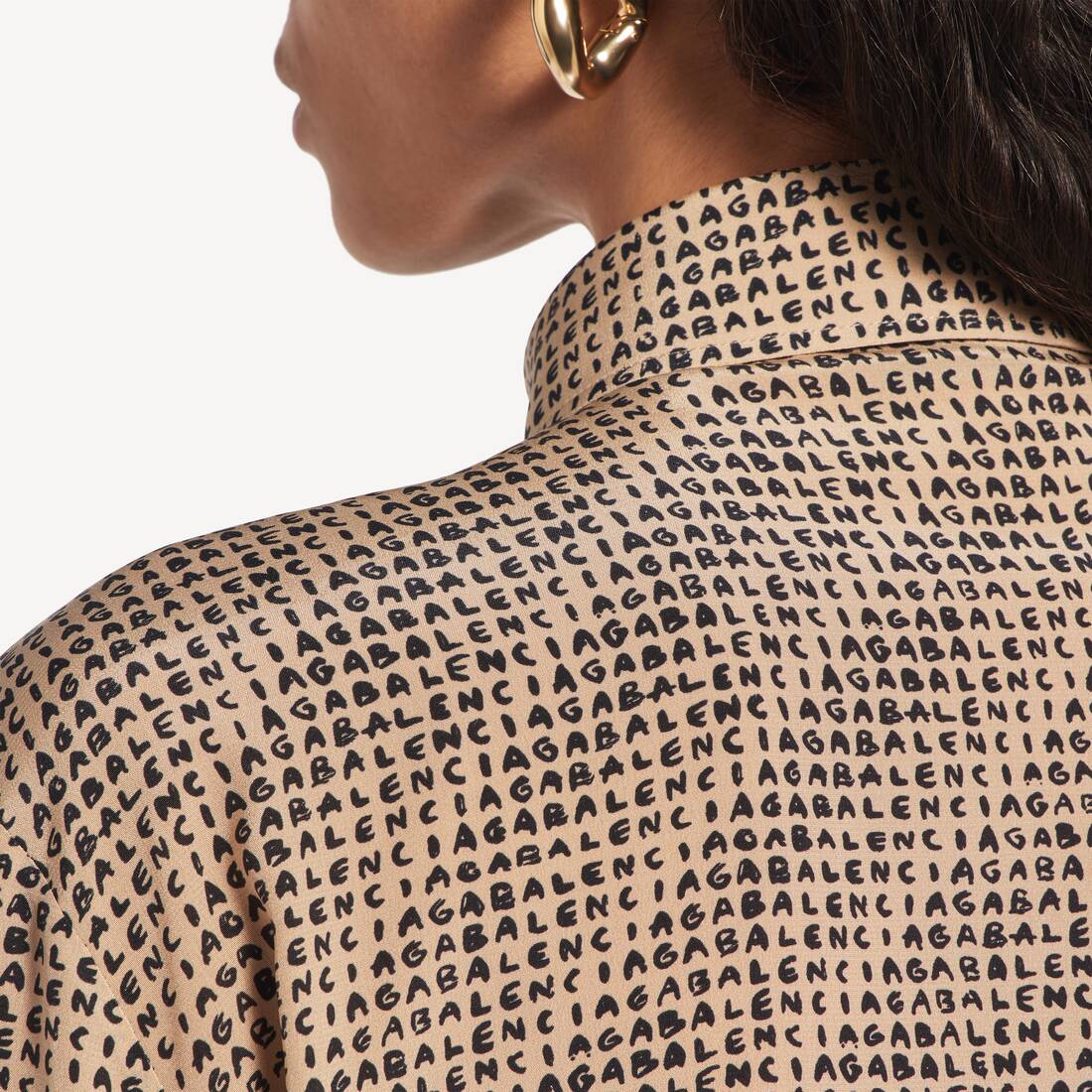 Monogram Hemd f&uuml;r Damen in Beige/schwarz | Balenciaga Deutschland DE - Image 6