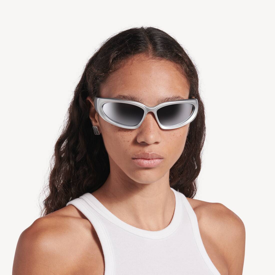 Swift Oval Sunglasses in Silver | Balenciaga New Zealand EN - Image 4