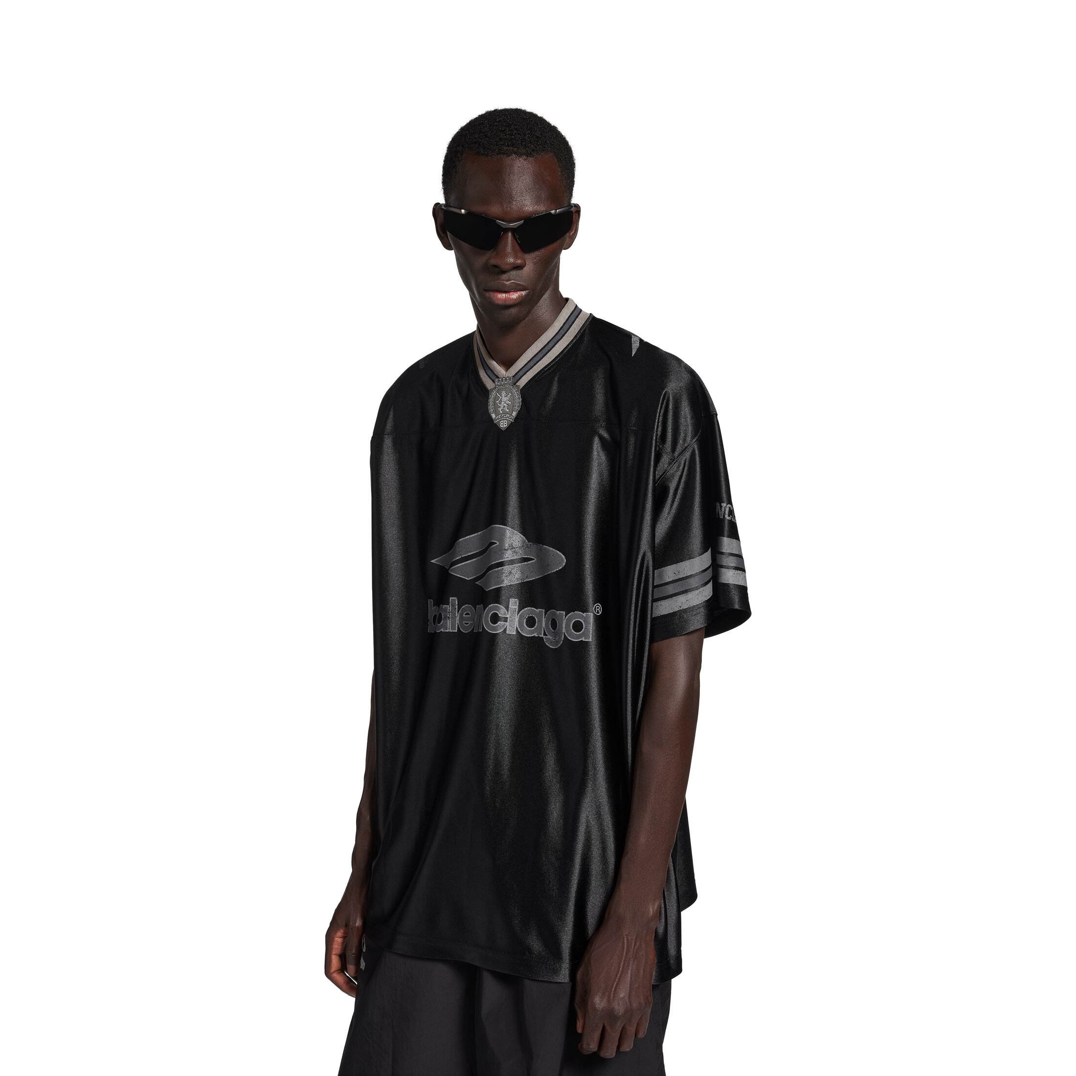 3b football v-neck t-shirt oversized