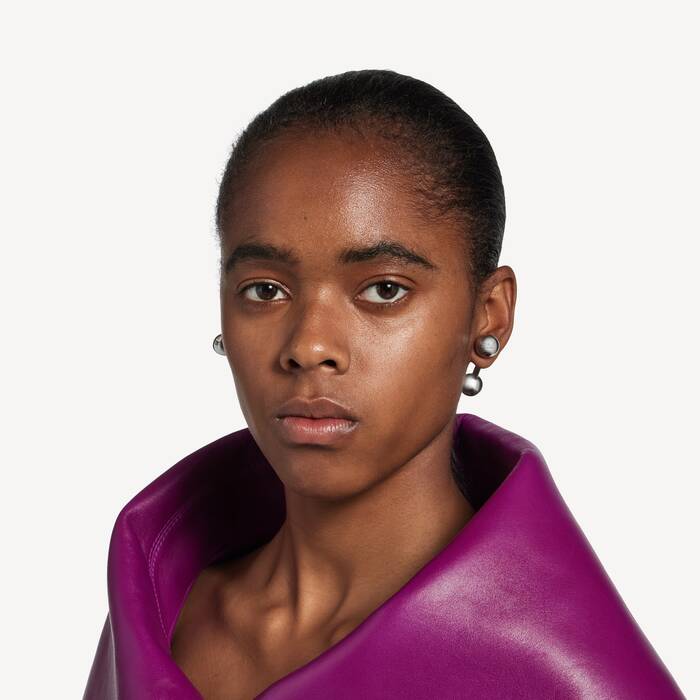 Boucles D&rsquo;oreilles Tige Atom in Argent&eacute; Brillant | Balenciaga Belgique FR - Image 2