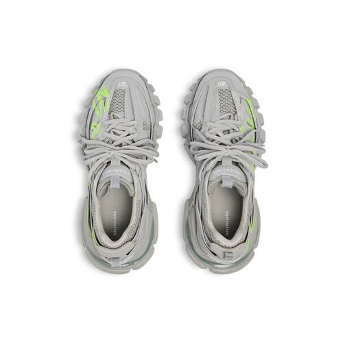 sneaker track signature