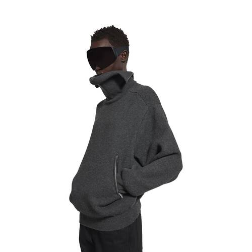 pullover a collo alto back-to-front