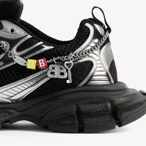 3xl sneaker with charms