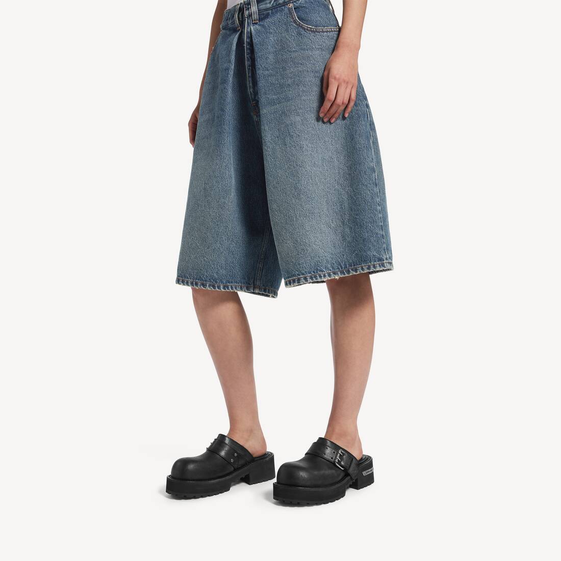 Women's Venom Mule in Black | Balenciaga Australia EN - Image 6