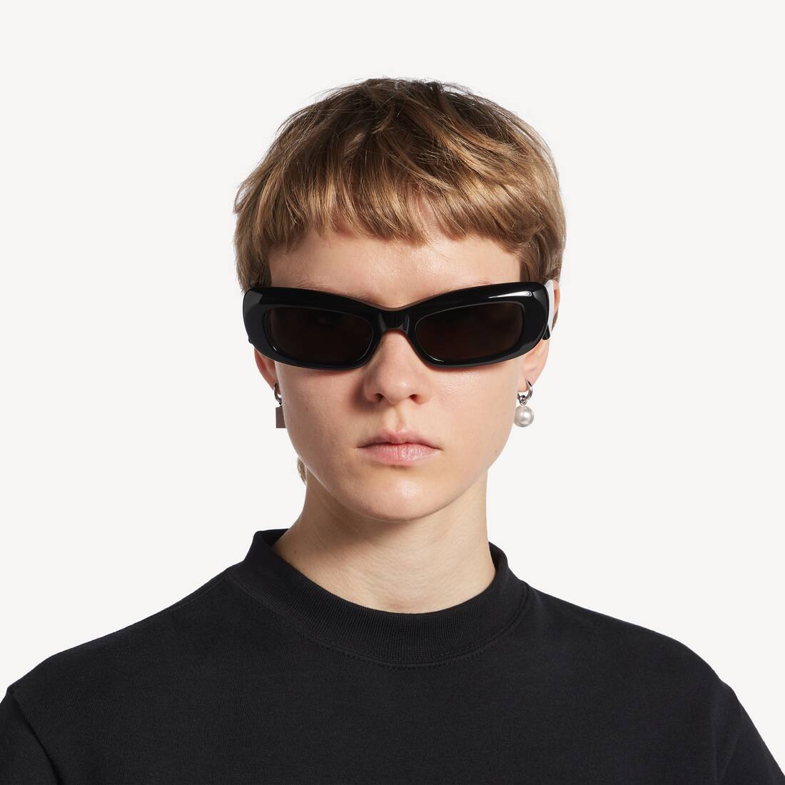 Malibu Pearl Earrings in Shiny Silver | Balenciaga Zimbabwe EN - Image 5