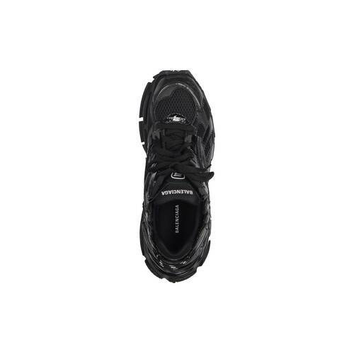 runner sneaker