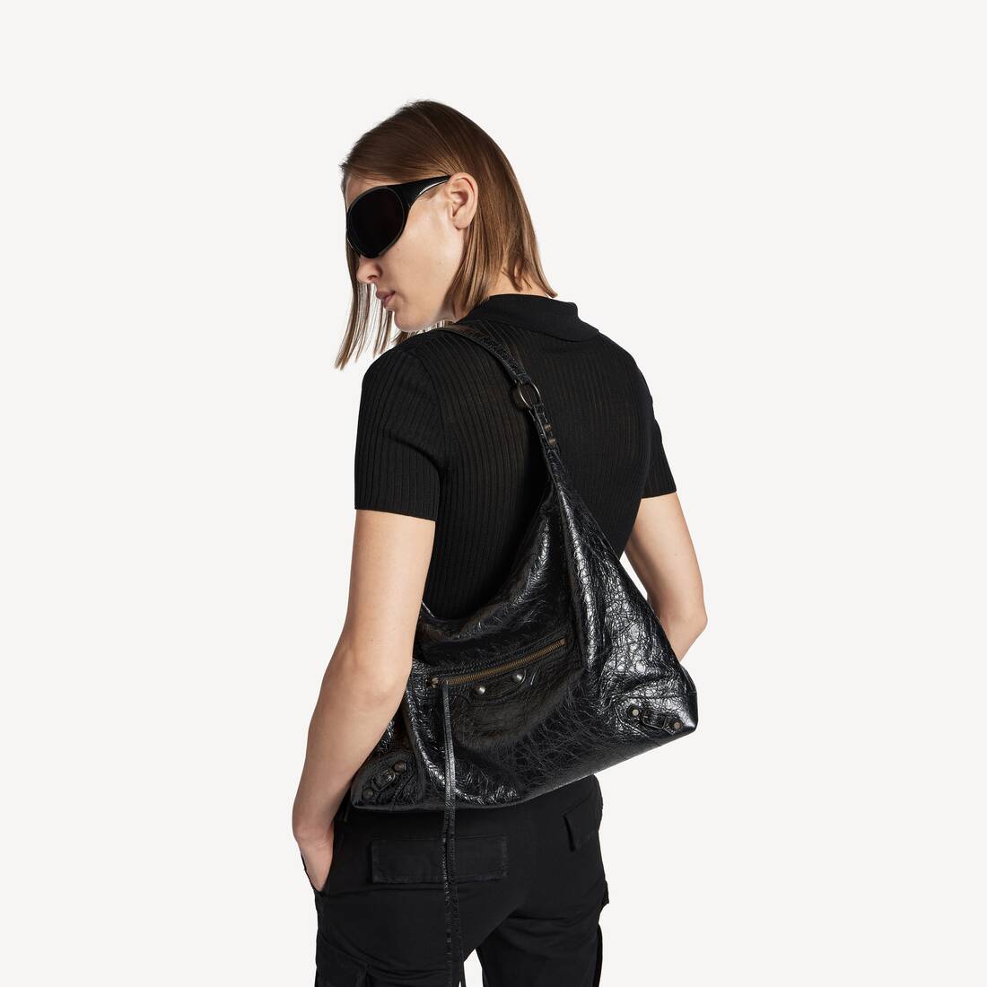 Women's Le City Hobo Bag Medium in Black | Balenciaga Brazil EN - Image 8