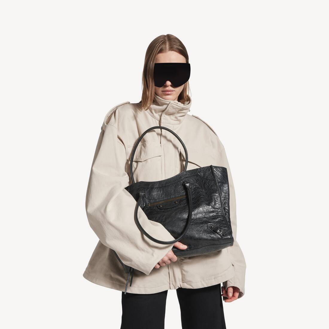 Women's Le City Tote Bag Medium in Black | Balenciaga United Kingdom EN - Image 7