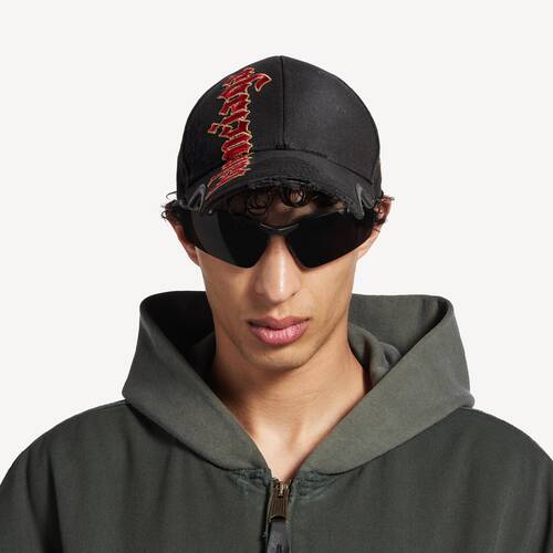 gothic placement no closure cap