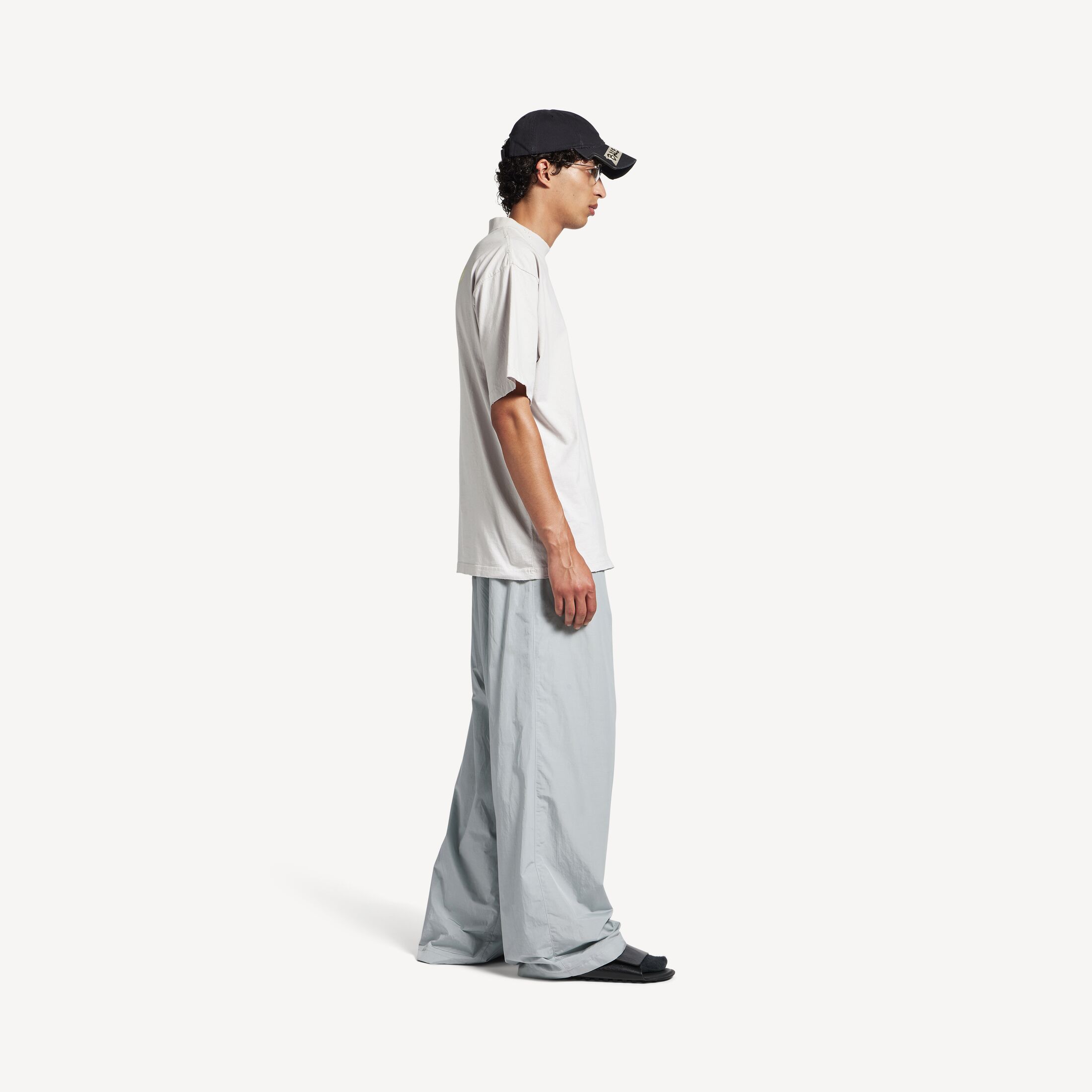 발렌시아가 남성 마스킹 테이프 미디엄 핏 티셔츠 (더티 화이트) 764235TTVL69012