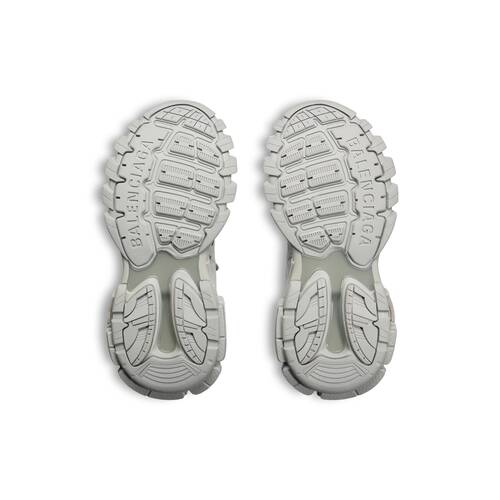 sneaker track signature