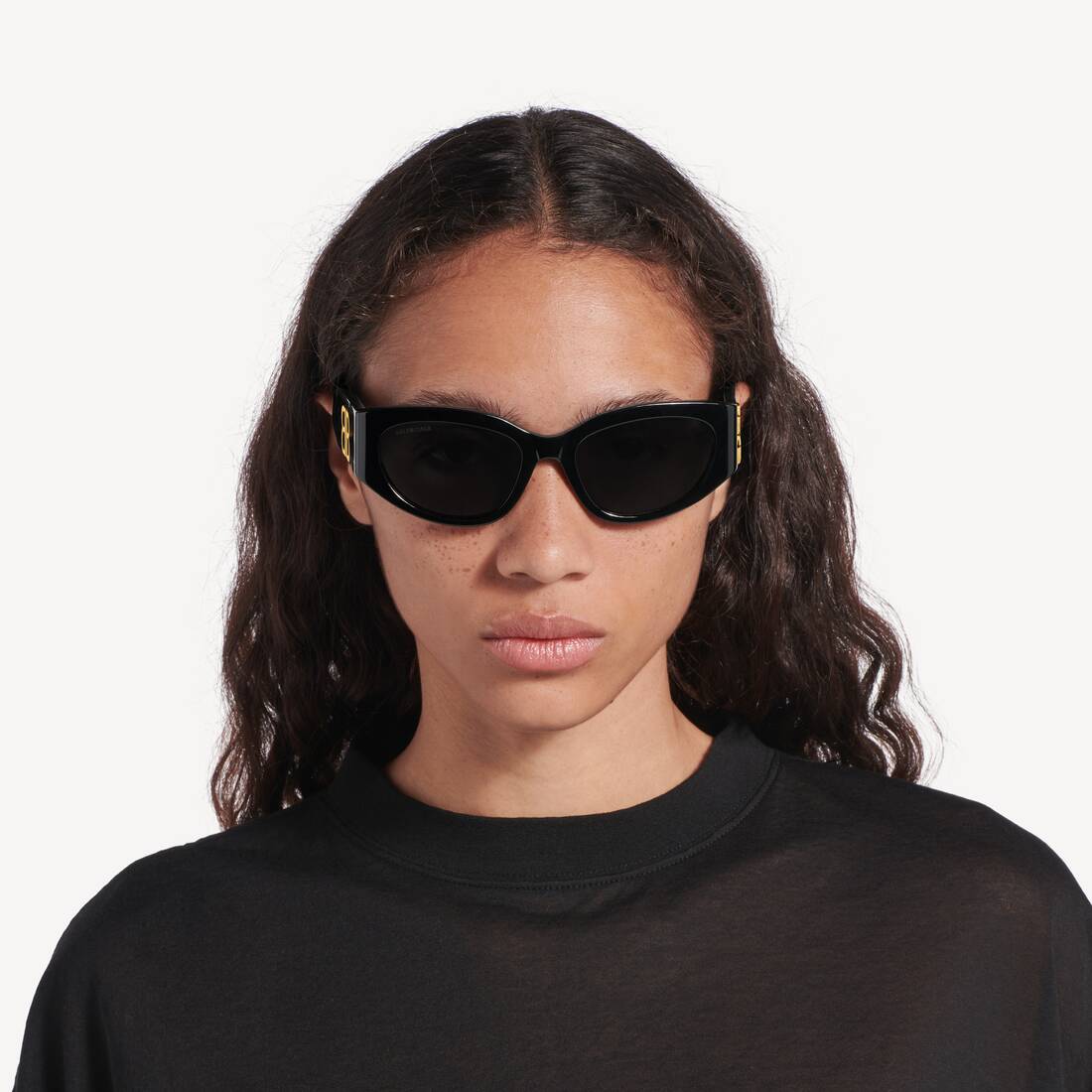 Lunettes De Soleil Bossy Round Af  pour Femme en Noir | Balenciaga Suisse FR - Image 5